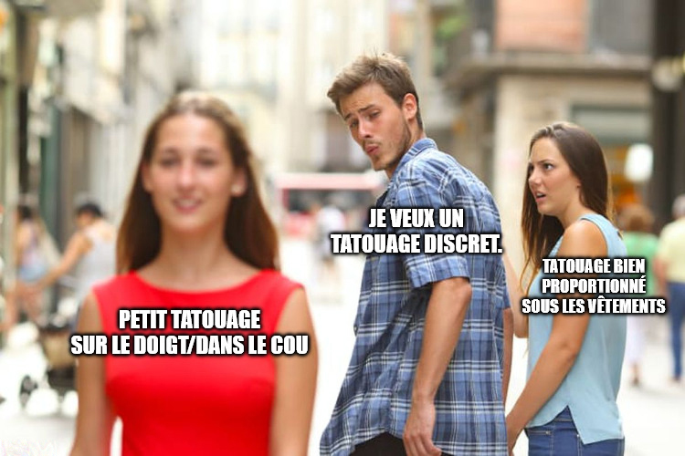 Mème Distracted Boyfriend : choisir un minuscule tatouage très visible plutôt qu'un tatouage plus grand mais caché sous les vêtements